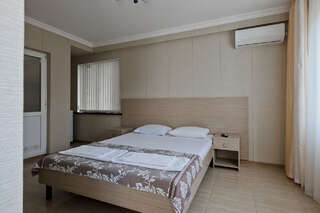 Гостевой дом Гостевой дом Белый парус Вардане Двухместный номер "Стандарт"  с двухспальной кроватью без балкона-1