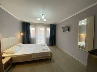 Гостевой дом Гостевой дом Белый парус Вардане Двухместный номер с 1 кроватью или 2 отдельными кроватями и общей ванной комнатой-4