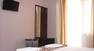 Гостевой дом Mini Hotel Beliy Parus Вардане Стандартный двухместный номер с 1 кроватью или 2 отдельными кроватями-3
