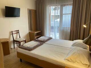 Гостевой дом Гостевой дом Белый парус Вардане Двухместный номер с 2 отдельными кроватями и балконом-2