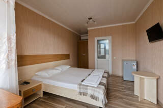 Гостевой дом Гостевой дом Белый парус Вардане Двухместный номер с 1 кроватью и балконом-1