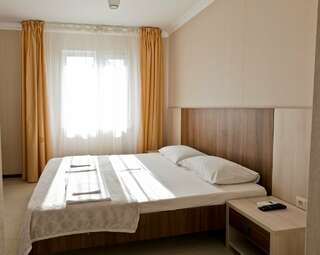 Гостевой дом Гостевой дом Белый парус Вардане Семейный номер с балконом-1