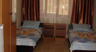 Гостевой дом Mini Hotel Beliy Parus Вардане Стандартный двухместный номер с 1 кроватью или 2 отдельными кроватями-16