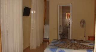 Гостевой дом Mini Hotel Beliy Parus Вардане Стандартный двухместный номер с 1 кроватью или 2 отдельными кроватями-33