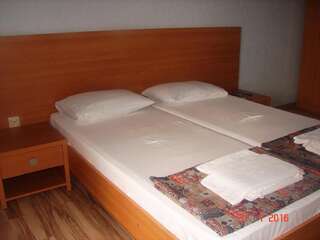 Гостевой дом Mini Hotel Beliy Parus Вардане Двухместный номер Делюкс с 1 кроватью или 2 отдельными кроватями и балконом-4